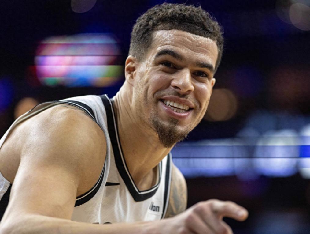 世界杯官方直播软件下载入口-都说你2亿太贵,如今场均26+7成巨星,绝杀公牛,勇士要出手了